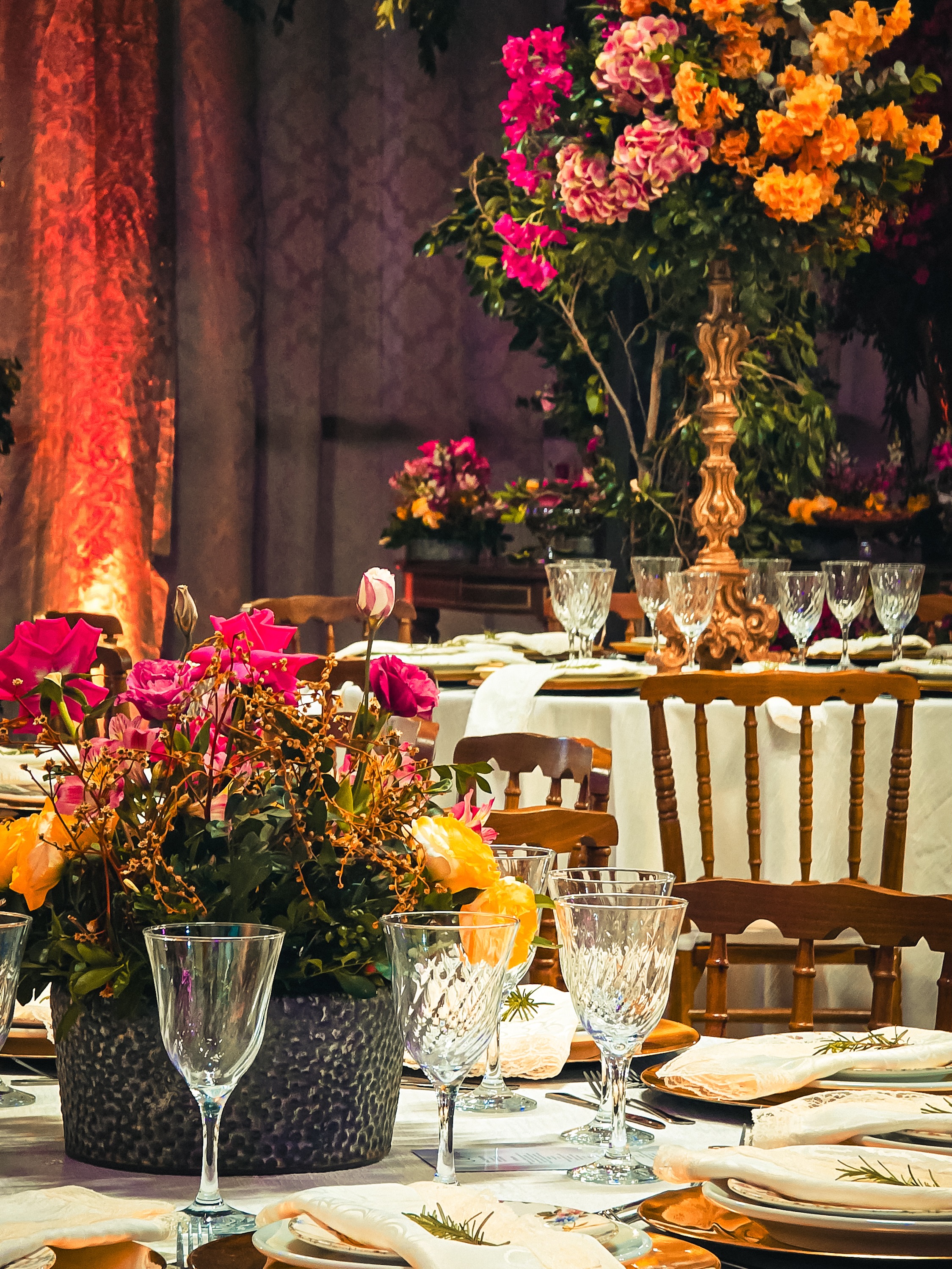 Montagem de salão para recepção de eventos pelo Andreattas Buffet